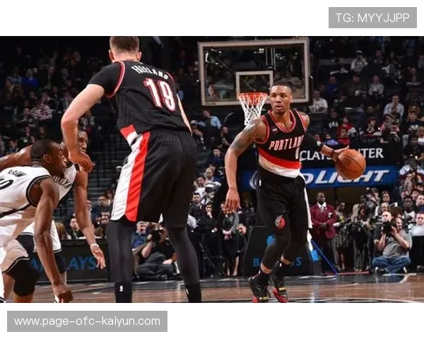 利拉德突破造点,开拓者抓住最后机会 利拉德突破造点,开拓者抓住最后机会